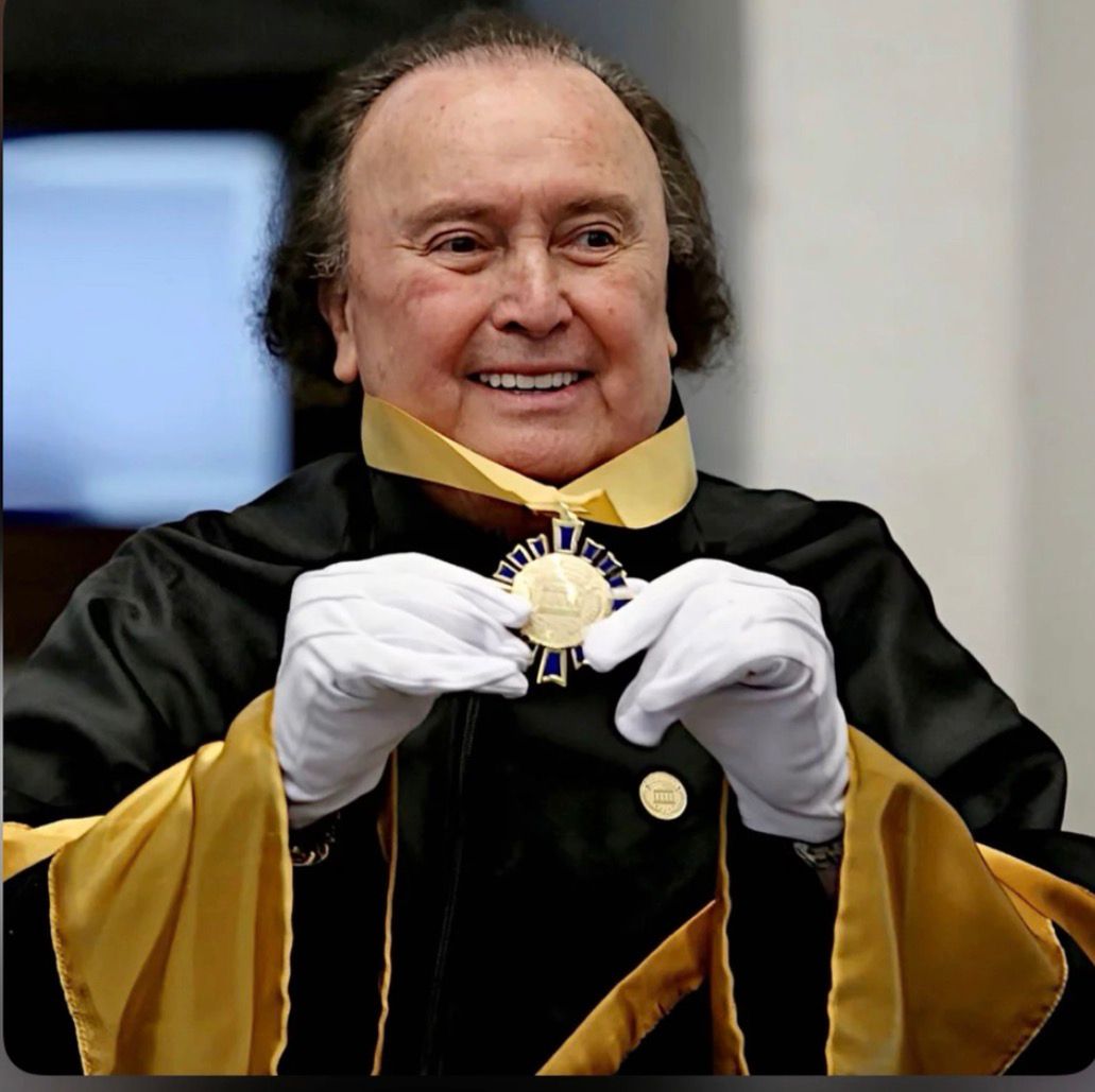 Título honorífico: Embajador de Paz